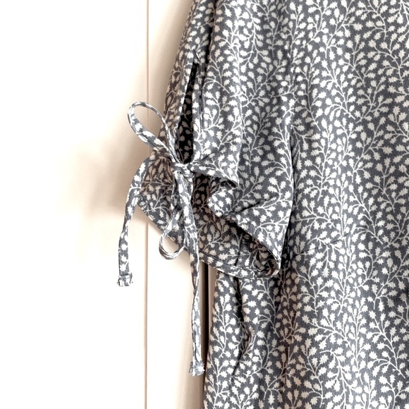 H&M Floral Print Short Sleeved Blouse - Picture 3 of 7